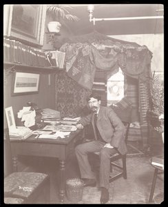 Ernest Thompson em casa em Nova York, c.1899 (impressão de gelatina de prata)